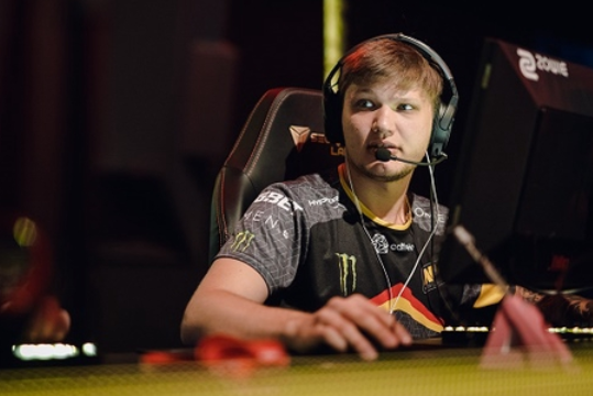 RNG战队仅剩两名成员引发网友热议